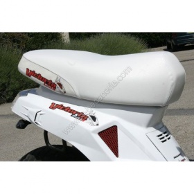 Couvre selle blanc victoria bull
booster spirit 2004>
