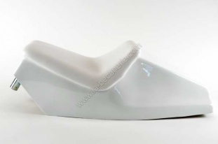 Selle polyester Grand Prix blanche avec mousse