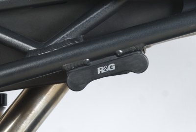 Caches orifices de repose-pieds passager R&G Racing noirs Triumph Dayt