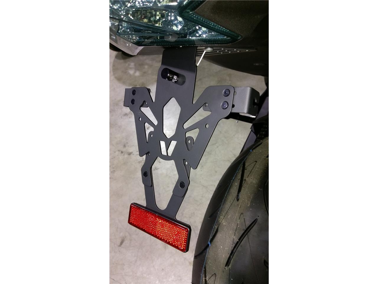 Support de plaque V Parts avec éclairage de plaque pour Suzuki GSR 750
