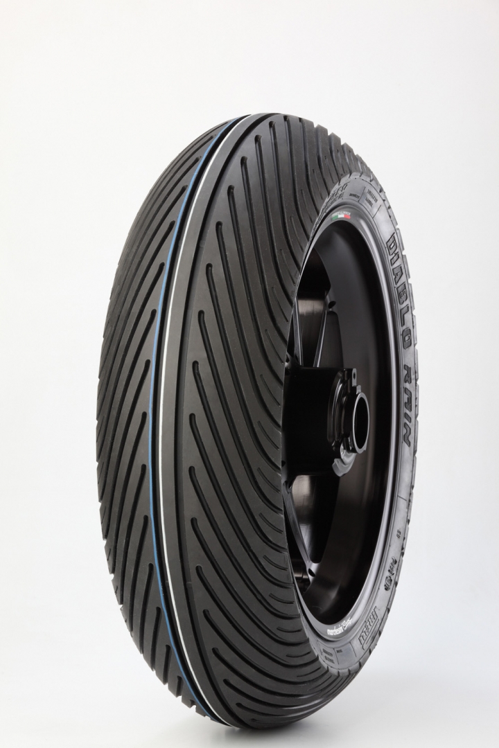 Pneu Pirelli Diablo Rain SCR1 125/70R17