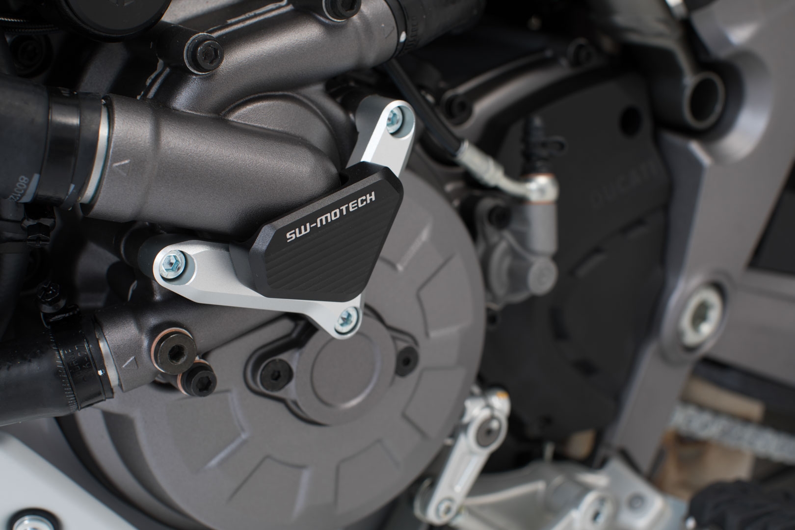 Protection de pompe à eau SW-Motech noir Ducati Multistrada 1200 Endur