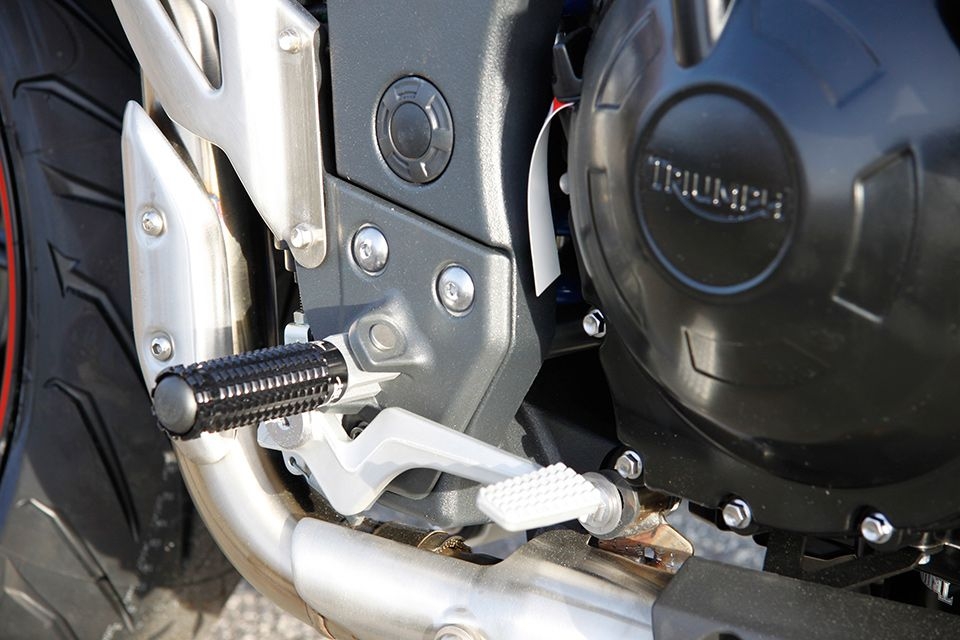 Supports de repose-pieds LSL avant Triumph Daytona 675 06-17