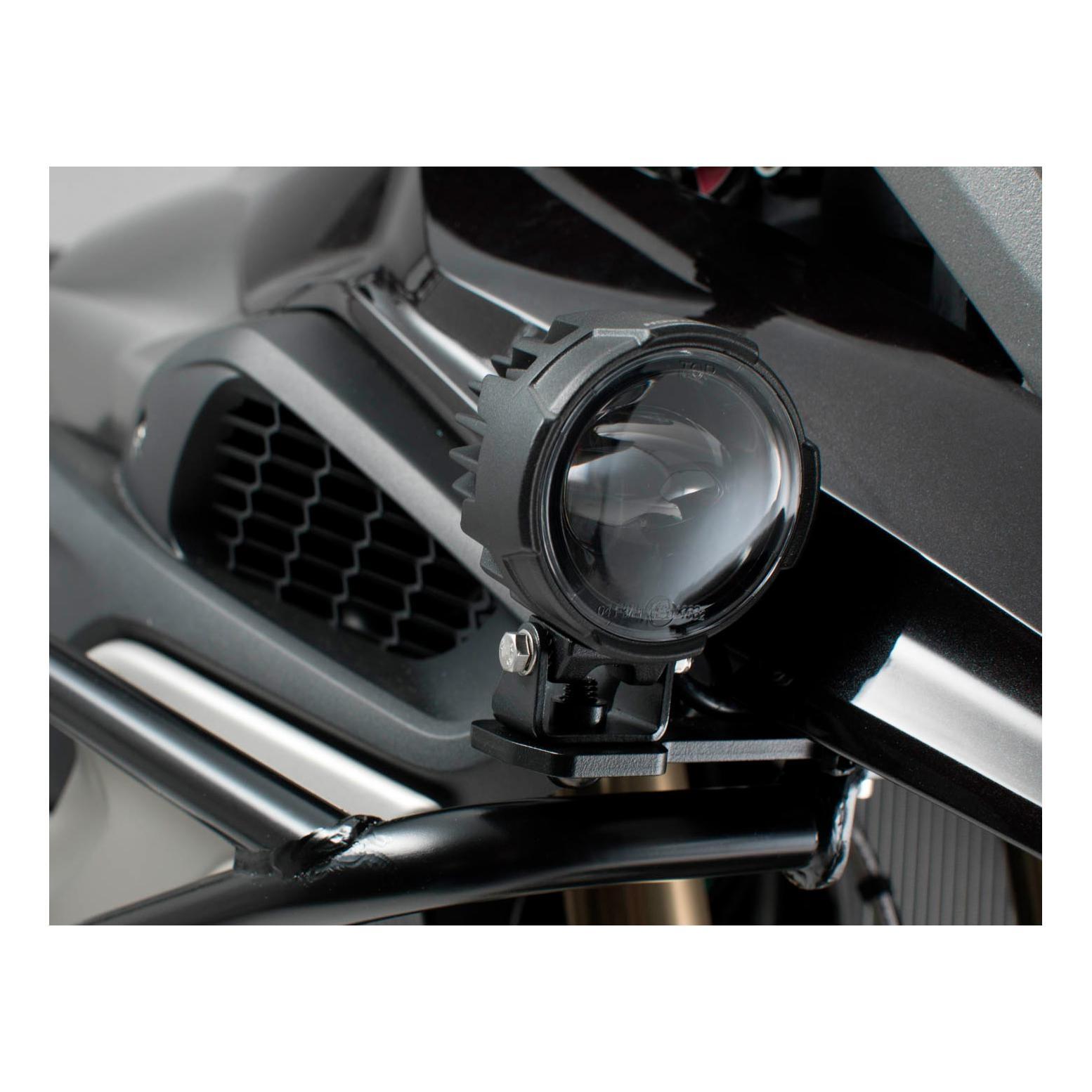 Kit de fixation BMW R1200GS et R1250GS pour feux LED supplémentaires.