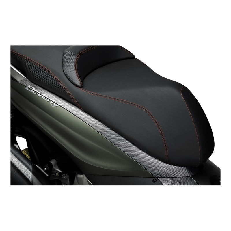 Carénage supérieur arrière droit effet carbone d'origine 1B006056 Piaggio Beverly 300 2016-20