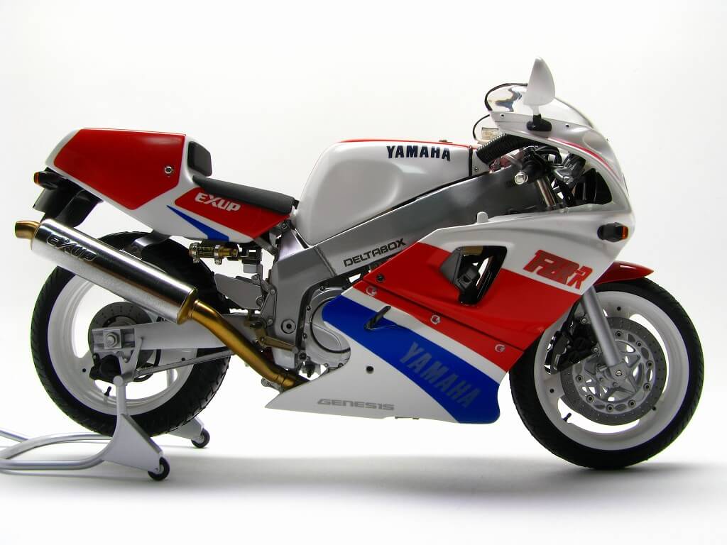Yamaha FZR750R OW01
